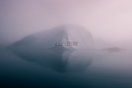 山,谷,雾