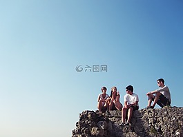 年輕人,向前,不確定性