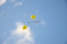 藍(lán)色的天空,氣球,兩
