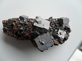 方鉛礦,礦產(chǎn),晶體
