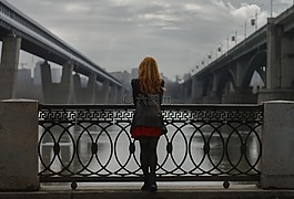 橋梁,女孩,秋季