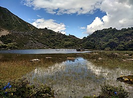 藍(lán)天,白云,倒影