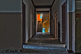 丟失的地方,建設(shè),離開