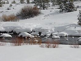 河,雪,山