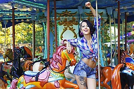 旋轉(zhuǎn)木馬,女人,年輕