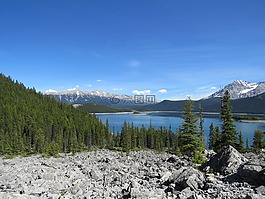 上部的卡纳纳斯基斯湖,落基山,艾伯塔省