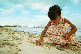 女孩,海,是
