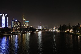 夜,法蘭克福,主要
