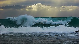 波,砸,風(fēng)