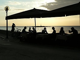 陰影的人,海,晚餐