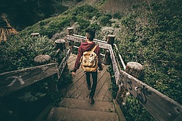 人后裔,降落,徒步旅行