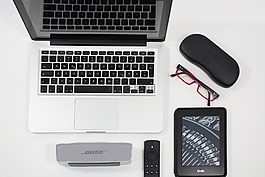 pc,mac 的書,眼鏡