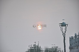 倒影,日出,路燈