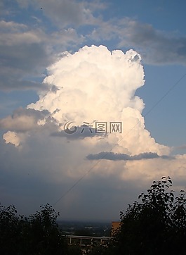 云,天空,風(fēng)雨如磐