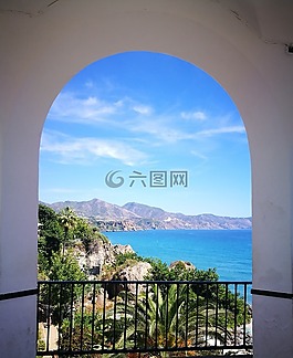 哈,西班牙,體系結(jié)構(gòu)