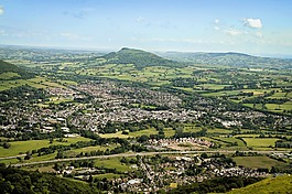 skirrid 山,結(jié)構(gòu),城市