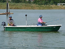 定位球,錨拖車(chē),釣魚(yú)者