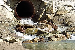水,管,石頭