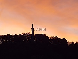 特里尔,余辉,玛丽安列