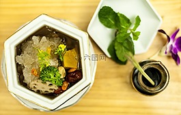 這道菜,珍貴的非洲雞燉燕窩金絲燕,嵌套雨燕