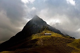 很奇怪,高山,希爾