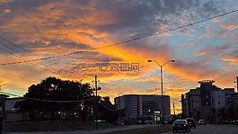 冬日的太阳下山,市街,汽车抢小时