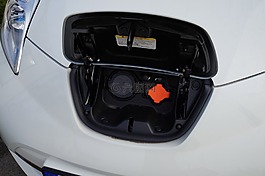 日產 leaf,充電插座,充電