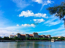 藍(lán)色的天空,云,湖