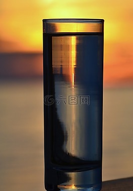 水,玻璃,玻璃