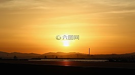 日出,黃昏,側(cè)影