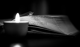 本书,蜡烛,黑暗