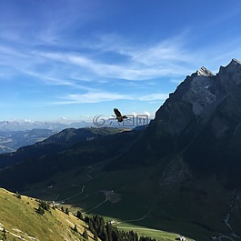 阿爾卑斯山,藍(lán)色的天空,山