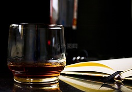 玻璃,威士忌,書