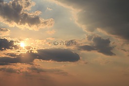 天空,熱辣,天 s
