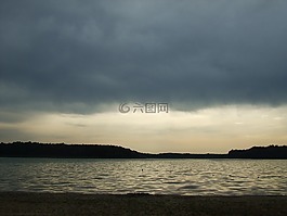 湖,下雨天的心情,abendstimmung