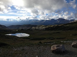 山,湖,谷