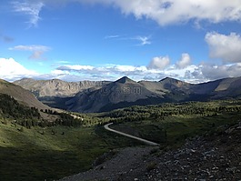 山,谷,路