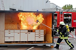 消防,feuerloeschuebung,厨房火灾