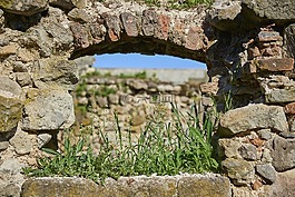bzovík,修道院,力量