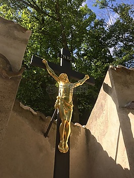 六里屯,基督,靠邊站