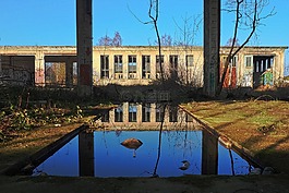 丟失的地方,建設(shè),離開