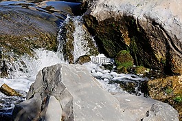 过独身生活,河,水