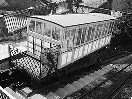 電梯,水,火車
