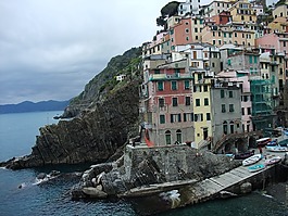 五渔村,岩质海岸村,山坡上的房子