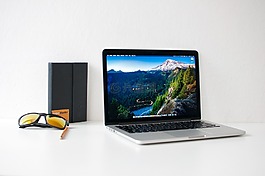 的macbook,網(wǎng)頁設(shè)計(jì),筆記本