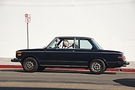 老爺車,那位老太太,車