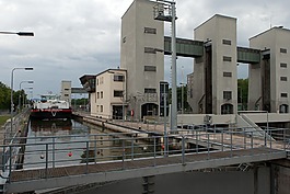 曼海姆,內(nèi),鎖