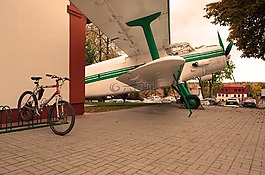 停車,自行車,這架飛機(jī)