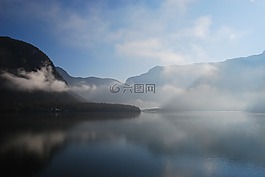 hallstätter湖畔,奥地利,雾