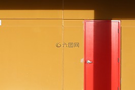 門,紅色,黃色
